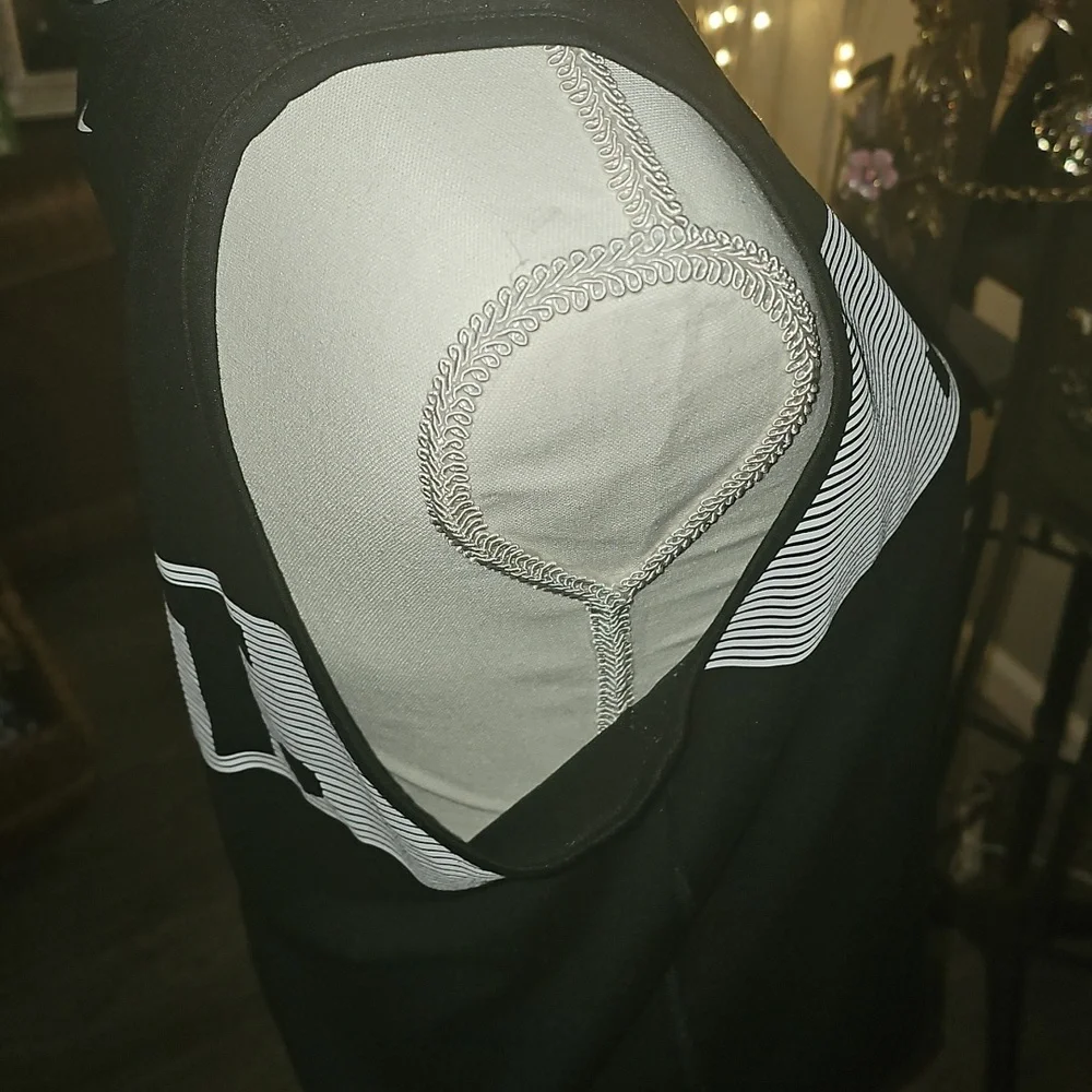 Nike Womens sz Large  Black Sleeveless Tank Top. Unique 